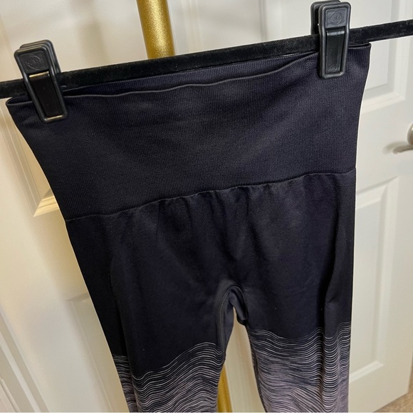 Victoria’s Secret PINK ombré striped seamless leggings - Picture 8 of 11